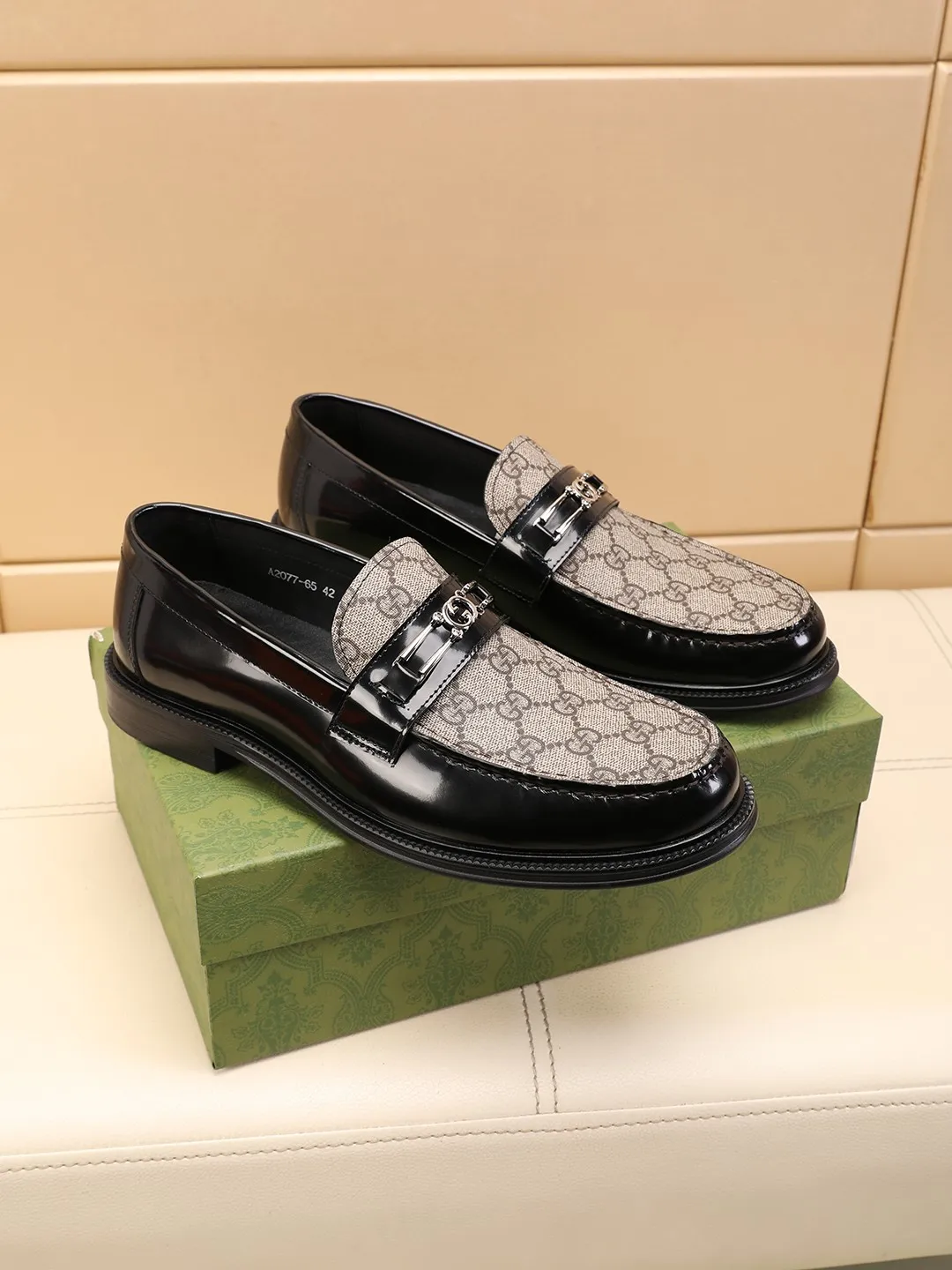 Men's shoes 250 🆘【GUCCI】Gucci ·🐂里· Hot-selling beanie shoes, top brand luxury, top quality, latest fashion beanie shoes. The upper is made of original first-layer cowhide. (Full first-layer water-dyed 🐂 leather and lining). The original stylish and stylish soft rubber wear-resistant and non-slip outsole is light and comfortable on the foot, available in optional colors! Matching code: 39-44 (customized at 39.45.46)
